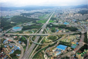 Cao tốc Gyeongbu được Hyundai hoàn thành vào năm 1970.