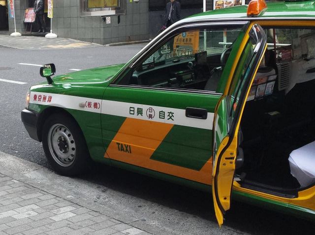 taxi-cua-tu-dong-nhat-ban