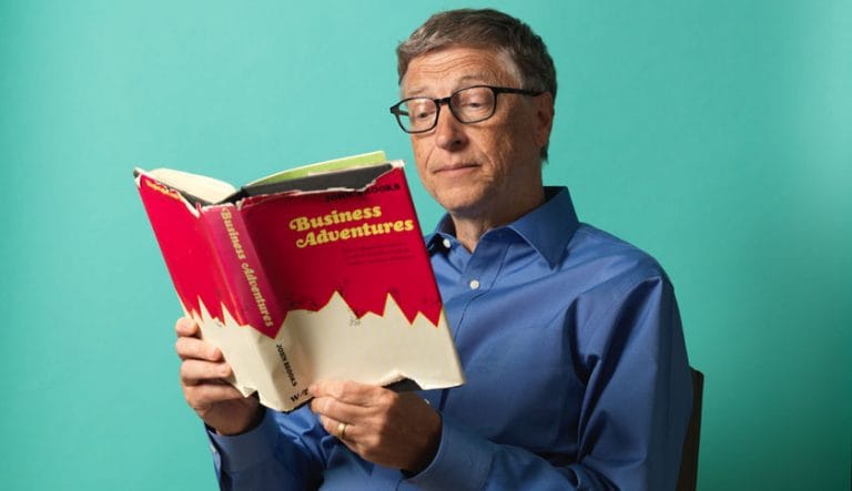 Bill Gates đọc sách