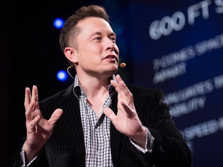 Elon Musk - CEO của Tesla và SpaceX nêu ngắn gọn.