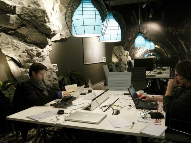 Một phòng làm việc tại trụ sở Google ở Zurich, Thụy Sĩ được thiết kế như một đường hầm ngầm. Ảnh: REUTERS/Arnd Wiegmann.