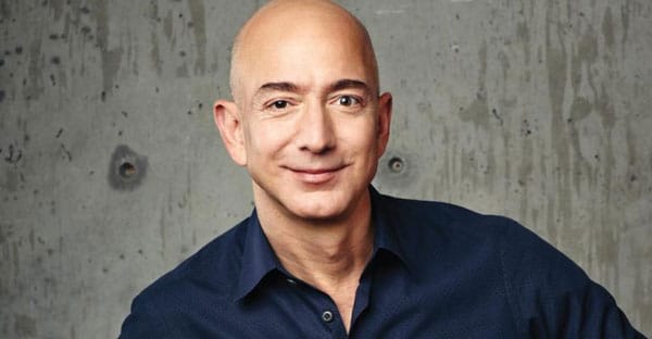Tỷ phú giàu nhất thế giới Jeff Bezos hầu như khá kín tiếng về sự nuôi dưỡng của cha mẹ nhưng thừa nhận rằng ông nội đóng vai trò lớn trong cuộc đời ông.
