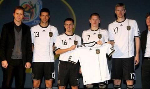 Adidas tài trợ áo đấu của tuyển Đức