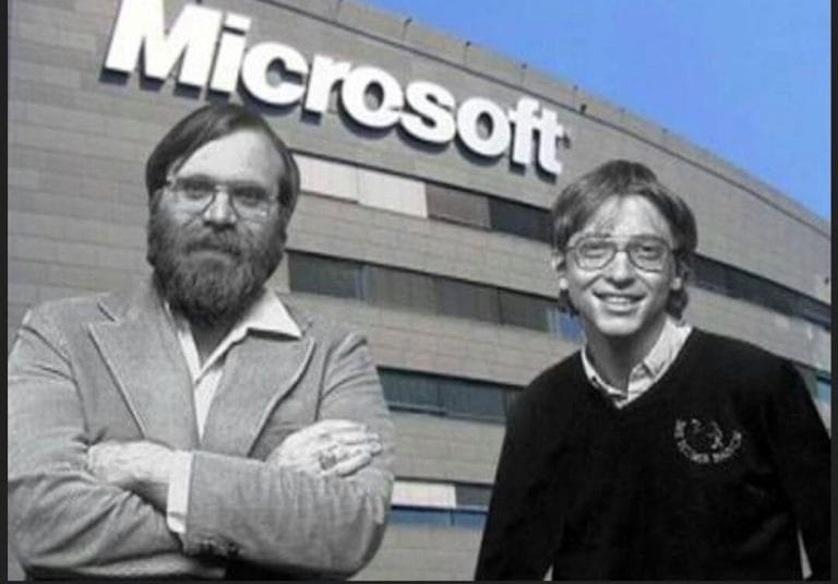 Bill Gates cùng Paul Allen sáng lập ra Microsoft