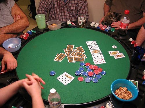 Gates rất thích chơi poker nhưng chơi khá... dở