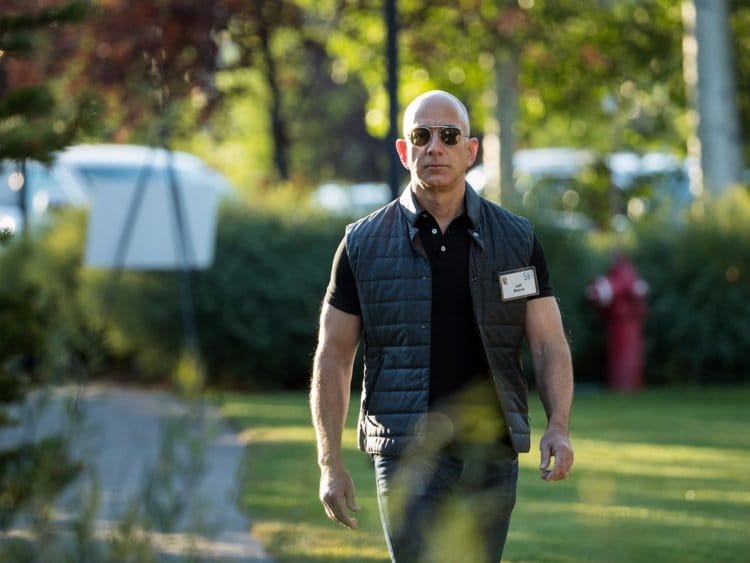 Giàu nhất thế giới, Jeff Bezos vẫn rửa bát sau mỗi bữa tối