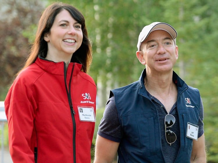 Giàu nhất thế giới, Jeff Bezos vẫn rửa bát sau mỗi bữa tối