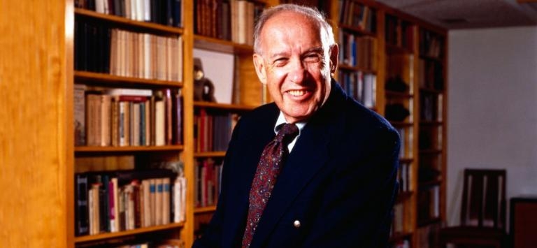 Peter Ferdinand Drucker là chuyên gia hàng đầu thế giới về tư vấn quản trị. Ông được coi là cha đẻ của ngành Quản trị kinh doanh hiện đại.