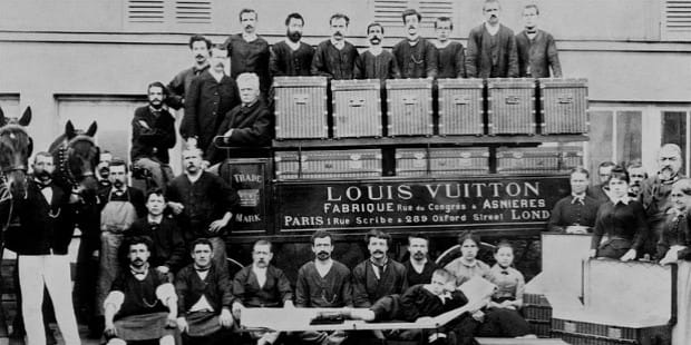 Louis Vuitton thông báo tăng giá túi xách giá cổ phiếu cũng tăng vọt