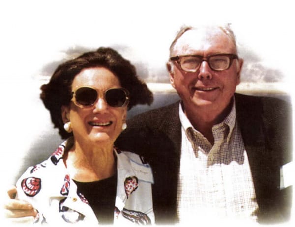 Charlie Munger và vợ Nancy 