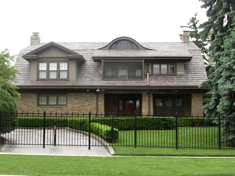 Ngôi nhà Warren Buffet mua từ năm 1921, tính tới hiện tại có giá khoảng vào khoảng 250.000 USD.