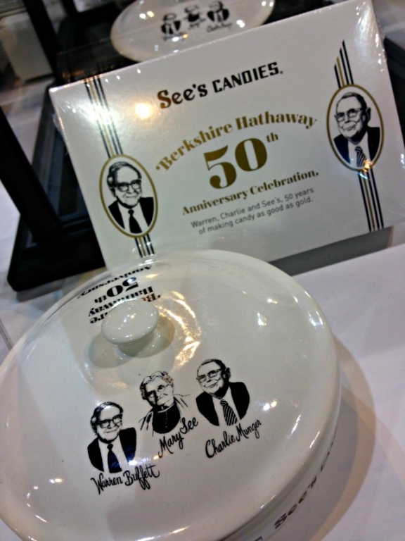 Sản phẩm của See's Candies được bày bán ở Đại hội cổ đông Berkshire Hathaway