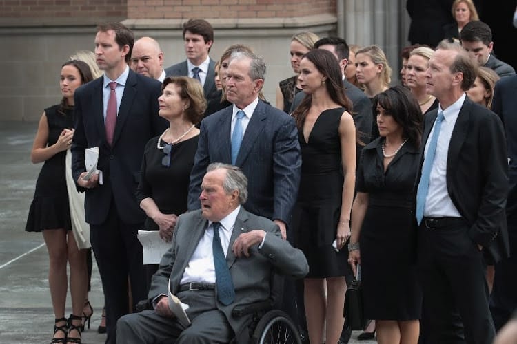 Bush đau lòng trước sự đau lòng của vợ