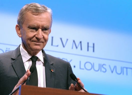 Từ một cổ đông , Arnault nhanh chóng trở thành CEO của LVMH