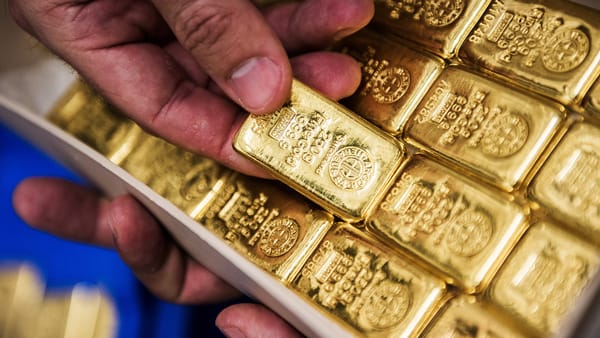 Giống như chứng khoán, bạn không cần phải có một khoản tiền lớn vẫn có thể đầu tư vào vàng