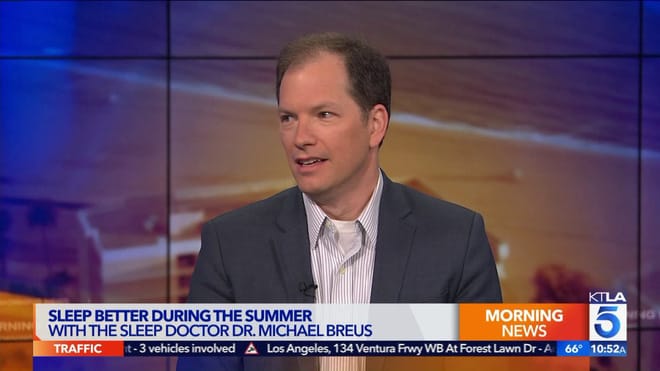 Michael Breus là một tiến sĩ tâm lý học, nhưng ông ấy hay tự gọi mình là "tiến sĩ giấc ngủ"