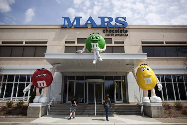 Đứng thứ 3 là gia tộc Mars (Mỹ) sở hữu tập đoàn cùng tên với tổng tài sản lên đến 89,7 tỉ USD được chuyển giao qua 4 thế hệ.
