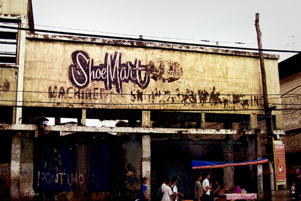 Năm 1949, với khoản tiền vay được từ Ngân hàng China Bank, Henry mở thêm cửa hàng giày mang tên Shoemart tại phố Avenida Rizal.