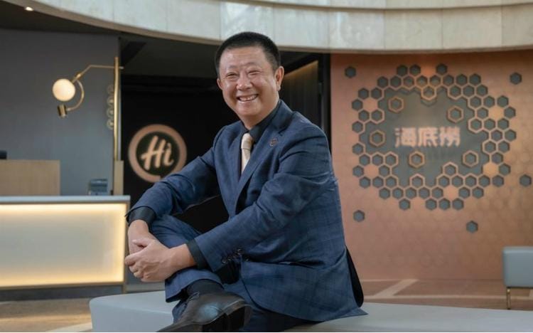 Tỷ phú Zhang Yong - Chủ tịch kiêm CEO của chuỗi nhà hàng lẩu Hai Di Lao - ông vua lẩu của Trung Quốc