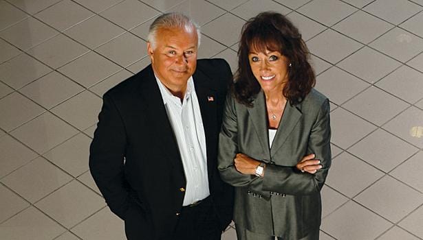 Diane Hendricks cùng chồng là Ken Hendricks thành lập ABC Supply vào năm 1982