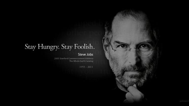 Châm ngôn sống "Hãy cứ dại khờ" của Steve Jobs
