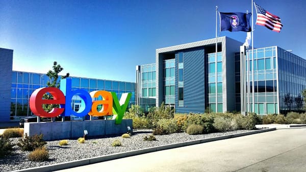 Pay Pal được ebay mua lại với giá 1,5 tỷ USD
