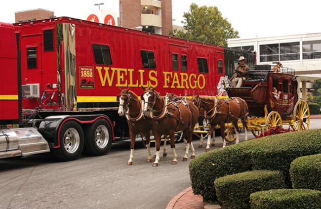 Được thành lập từ năm 1852, Wells Fargo & Company ban đầu hoạt động như một công ty vận chuyển bằng xe ngựa.
