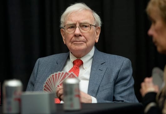 Tư duy đầu tư trong cách chơi bài Bridge của Warren Buffett