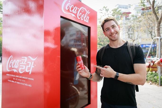 “Chiếc máy kết nối hòa bình” của Coca-Cola: Chiêu Marketing độc đáo nhất dịp sự kiện thượng đỉnh Mỹ Triều