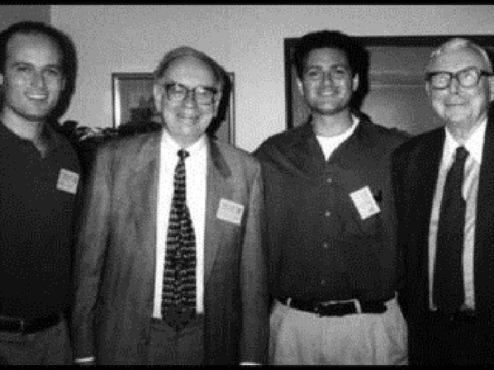Hơn 10 năm sau, Buffett tiếp tục thuyết phục Munger rời công ty thứ 2 của ông - có tên Wheeler, Munger & Co. Năm 1978, Munger trở thành phó chủ tịch của Berkshire Hathaway - nơi cả hai cùng làm việc từ đó đến nay.