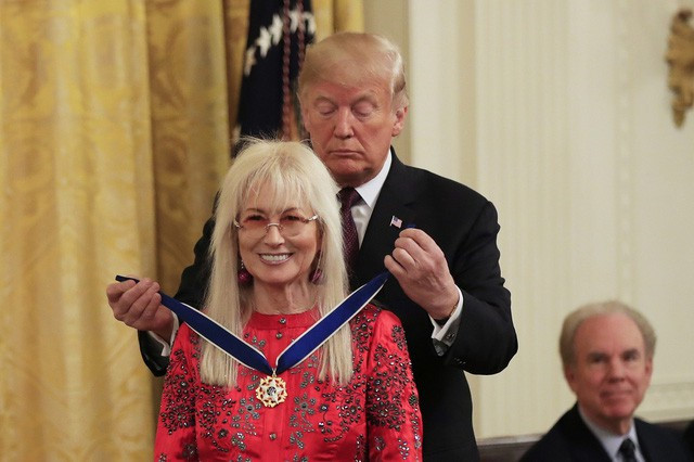 Bà Miriam Adelson được Tổng thống Trump trao Huân chương tự do năm 2018