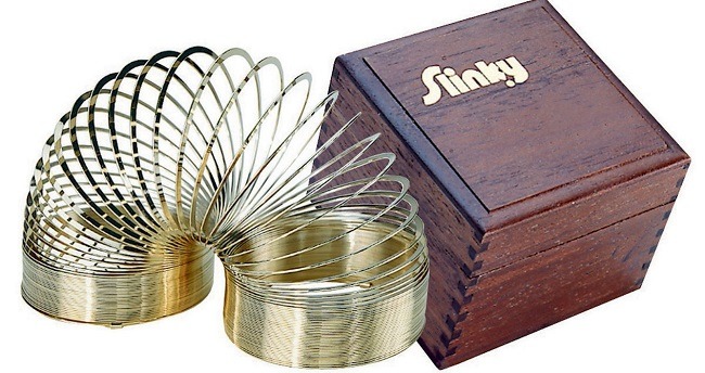 Slinky được phát minh một cách tình cờ