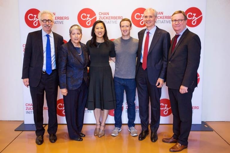 Vợ chồng Mark cũng có quỹ từ thiện riêng, Chan Zuckerberg, thành lập năm 2015 tập trung vào các lĩnh vực giáo dục, y tế và môi trường. Quỹ đã đầu tư 3 tỷ USD cho các nghiên cứu y khoa.