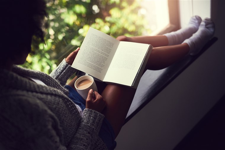 Nếu bạn dành 1-2 tiếng mỗi sáng để đọc sách, bạn có thể đọc được 50-100 cuốn sách mỗi năm. Hãy thực hiện thói quen này trong 5-10 năm, bạn sẽ sớm thành công như mong ước.