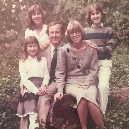 Esther và Stanley Wojcicki cùng các con gái Susan, Janet and Anne