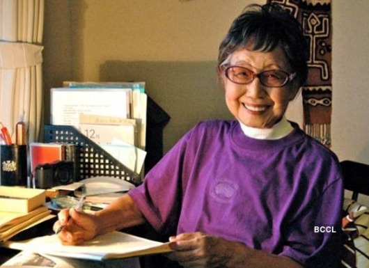 Ở tuổi ngoài 100, bà Tsuneko Sasamoto vẫn miệt mài làm việc và học hỏ