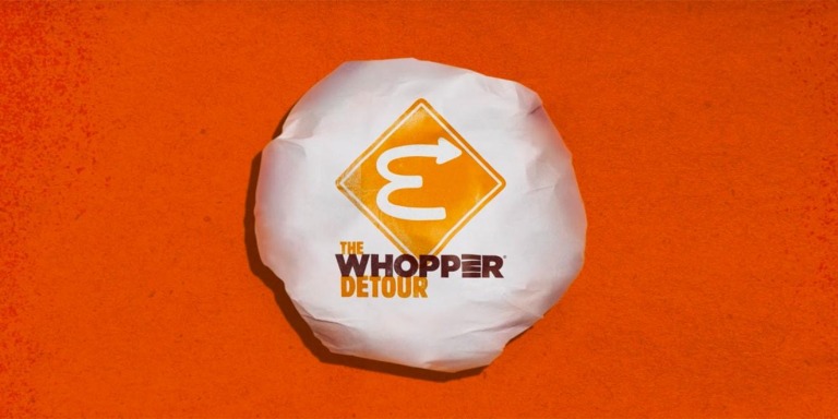 Burger King tung ra một đoạn quảng cáo mang tên “Whopper Detour” để chỉ đạo khách hàng đến Burger King từ những cửa hàng của thương hiệu McDonald’s