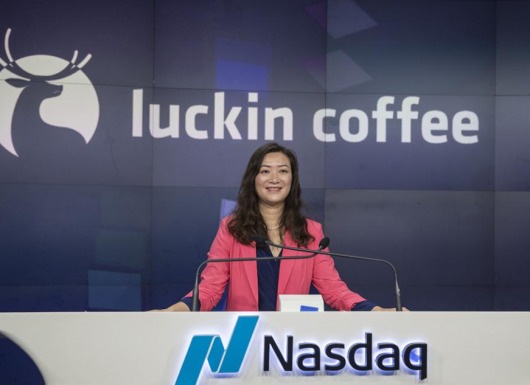 Trung Quốc: Nữ sáng lập viên chuỗi Luckin Coffee phút chốc thành tỷ phú