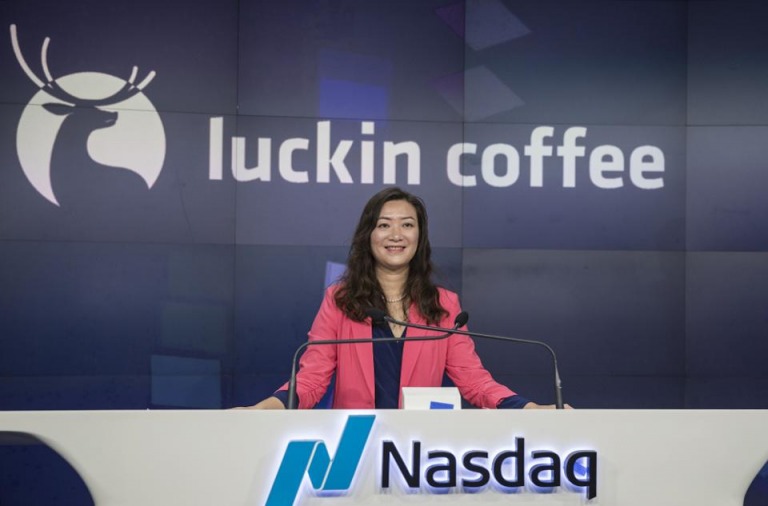 Trung Quốc: Nữ sáng lập viên chuỗi Luckin Coffee phút chốc thành tỷ phú