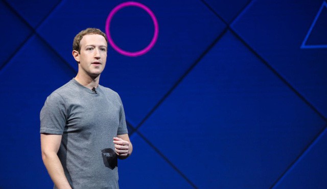 Mark Zuckerberg hầu như lúc nào cũng mặc áo phông xám đi làm