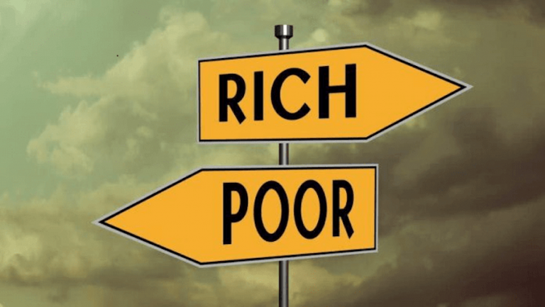 Điều gì làm nên người giàu và người nghèo: Từ tư duy đến hành động