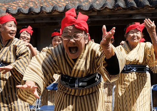 Nổi tiếng với văn hóa làm việc đầy áp lực nhưng người Nhật lại sống thọ nhất thế giới