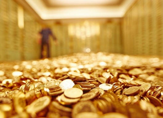 Vàng ảnh hưởng đến tiền như thế nào