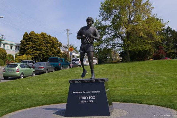 Đài tưởng niệm Terry Fox tại Mile Zero, Canada