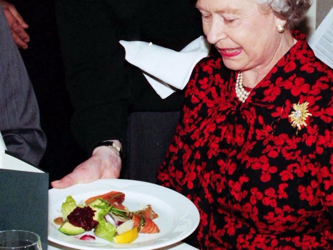 3 thói quen ăn uống giúp Nữ hoàng Elizabeth II đã 93 tuổi mà vẫn sống khỏe mạnh, trường thọ