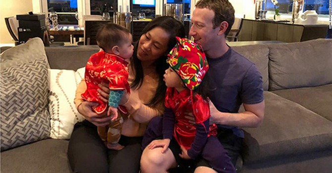 Mark Zuckerberg và vợ vẫn hẹn hò mỗi tuần