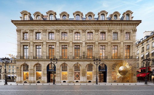 Những “cuộc săn mồi” của ông chủ Louis Vuitton, Dior