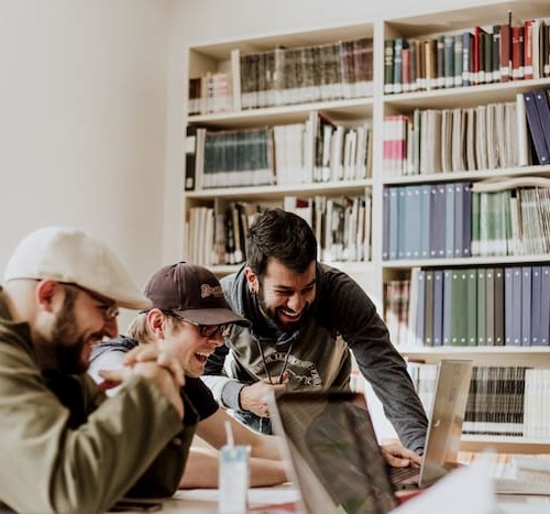 Bài diễn thuyết chấn động của tỷ phú Lý Gia Thành: "Tôi phản đối việc LÀM CÔNG CẢ ĐỜI, bởi vì làm công là cách đầu tư ngu ngốc nhất"