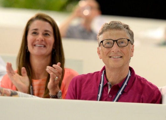 Bao nhiêu % tài sản của Bill Gates và Jeff Bezos được quyên góp để chống lại Covid-19?