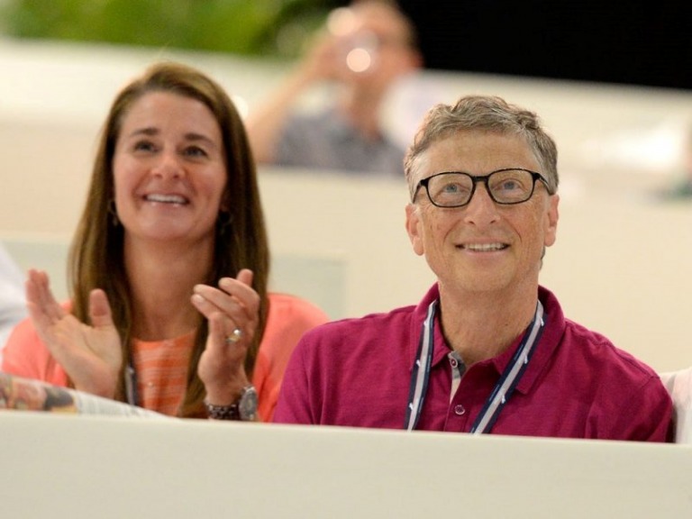 Bao nhiêu % tài sản của Bill Gates và Jeff Bezos được quyên góp để chống lại Covid-19?